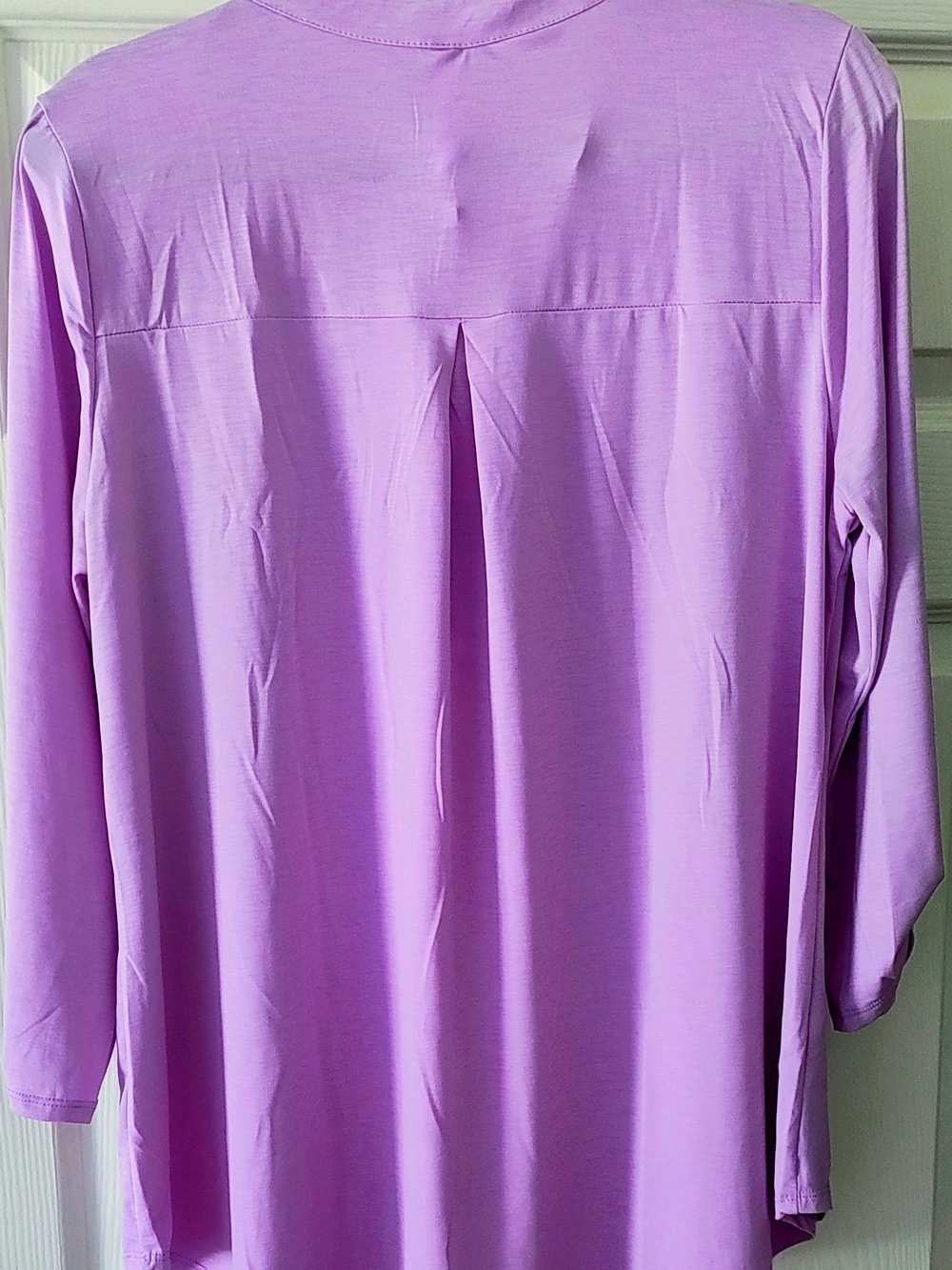 NWT - Dear Scarlett Lizzy Lavender V-Neck Women's Top -Size L - Picture 3 of 3